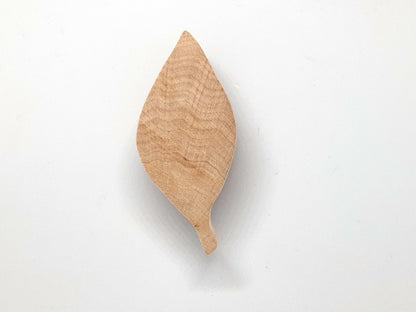 Découvrez ces magnifiques poignées en bois en forme de feuille, idéales pour relooker vos meubles avec une touche naturelle et authentique. Conçues en bois massif, elles ajoutent du charme et de l’originalité à vos tiroirs, armoires et commodes. Leur design organique et épuré convient parfaitement aux intérieurs minimalistes, scandinaves ou rustiques. Faciles à installer, elles sont parfaites pour une déco chaleureuse et élégante.