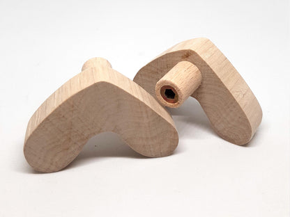 Patère en bois massif : un choix parfait pour relooker vos placards, commodes et tiroirs avec une finition chaleureuse. Ces boutons de meuble en bois, inspirés du design naturel et épuré, sont faciles à installer et offrent une excellente prise en main. Idéal pour un intérieur scandinave, bohème ou rustique, ce lot de poignées en bois est la solution idéale pour allier style et praticité.