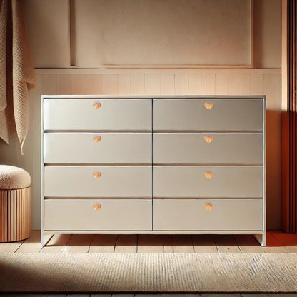 Bouton de meuble en bois en forme de cœur, sculpté à la main dans du bois debout spalté. Idéal pour personnaliser vos tiroirs, armoires et commodes avec une touche artisanale et naturelle. Chaque pièce est unique, au design chaleureux et authentique