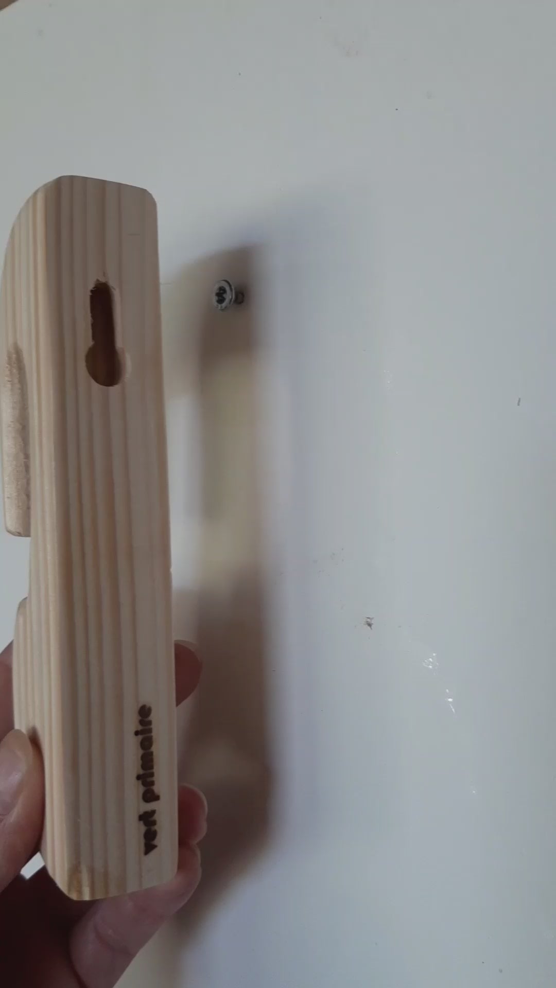 Charger la vidéo : Support a pot de fleur mural en bois